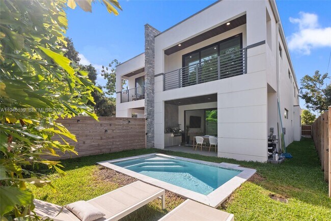 Building Photo - 325 SW 16th St