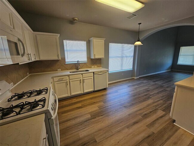 Building Photo - 164 Ashwood N