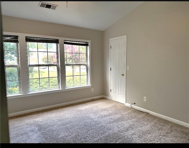 Building Photo - 1702 Stanwood Dr NW