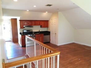 Building Photo - 1072 River St