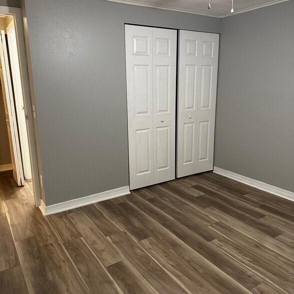 Building Photo - 590 7th Pl