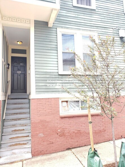 Building Photo - 113 5th St