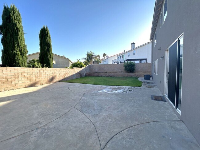 Building Photo - Silver Loop Jurupa Valley, 91752  (5 bed, ...