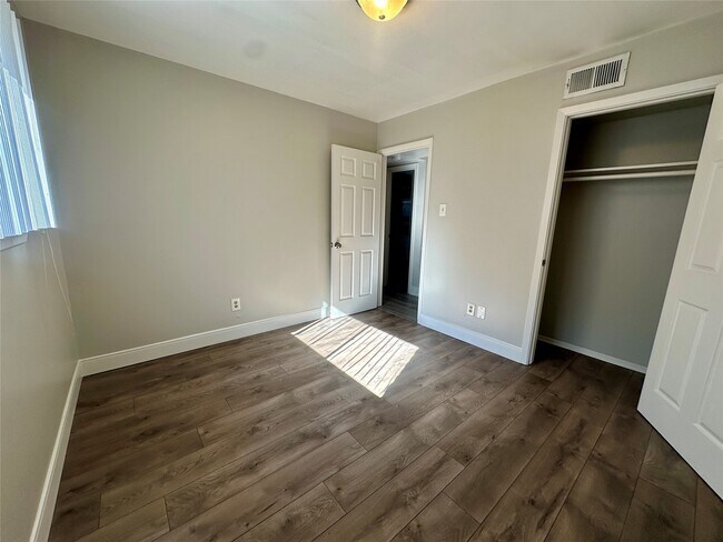 Building Photo - 9834 Denning Dr