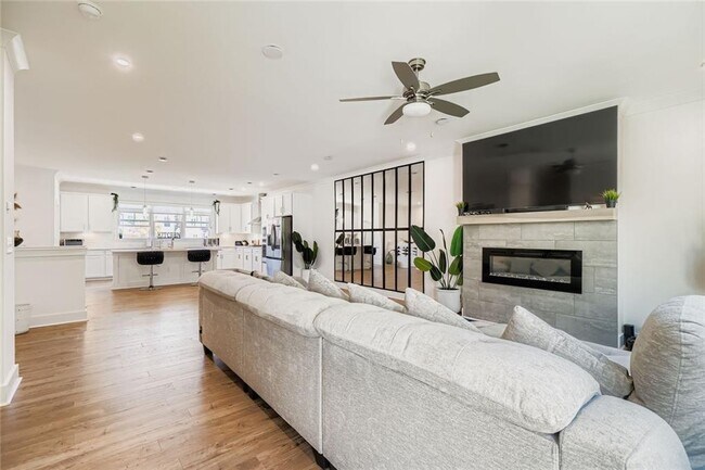 Building Photo - 3423 Catalan Aly