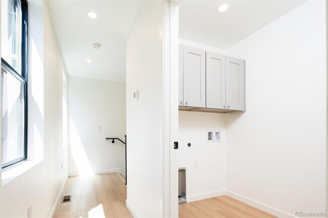 Building Photo - 267 S Jackson St