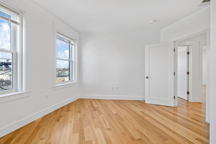 Building Photo - 401 Columbia St