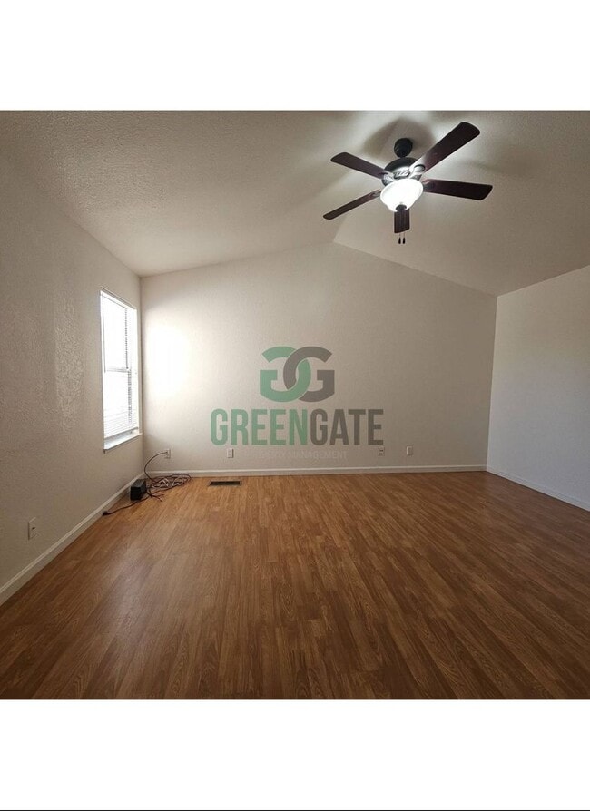 Building Photo - Beautiful 3 BEDROOM 2.5 BATH HOME IN MODES...