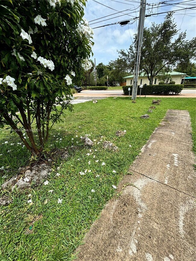 Building Photo - 20182 Old Cutler Rd