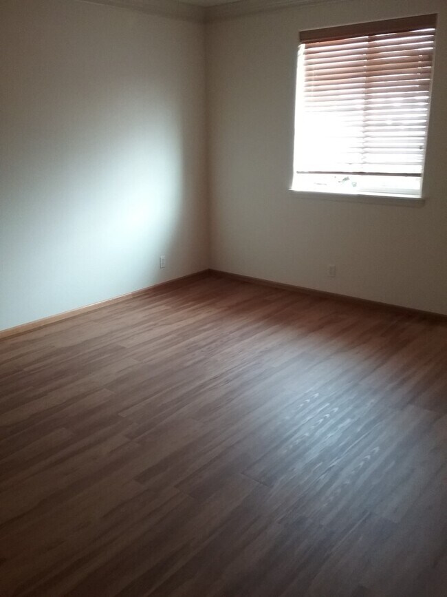 Building Photo - Attractive Santa Clara Home