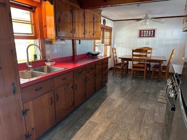 Building Photo - 12 Waterman St