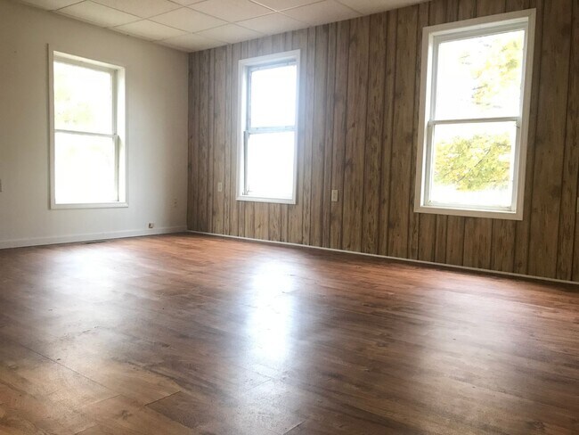 Building Photo - 349 E Church St