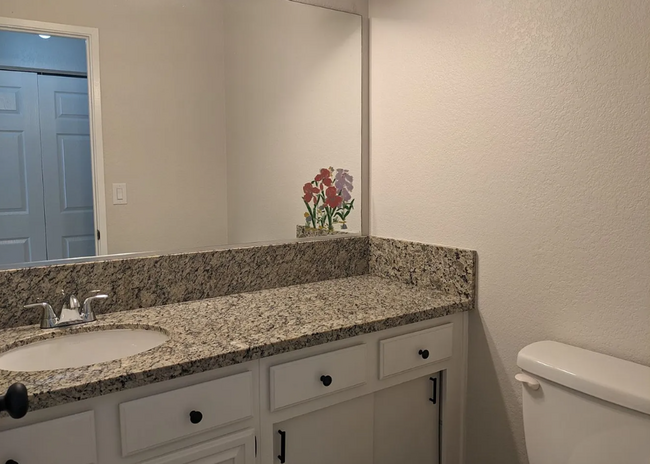 Building Photo - Adorable Suisun City Home