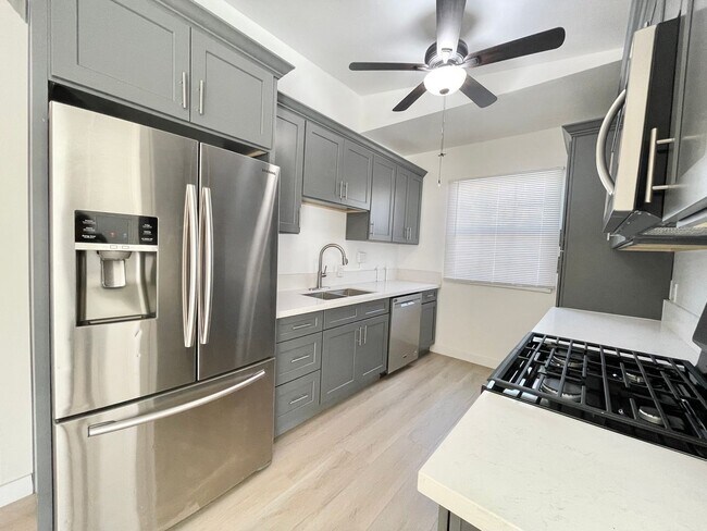 Building Photo - Beautiful Remodeled 4 Bedroom 2 Bathroom H...