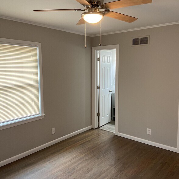 Building Photo - 6149 E 20th St