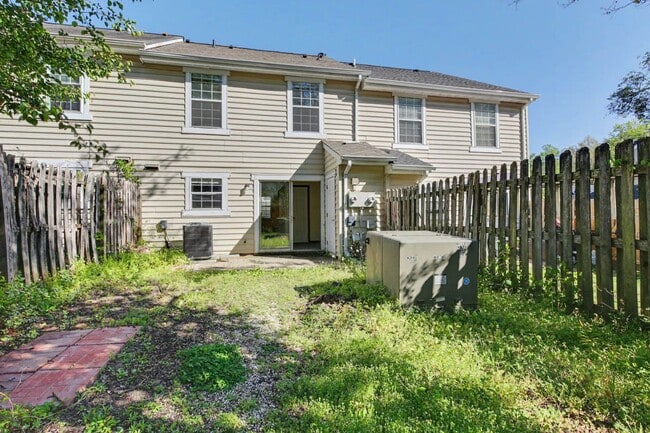 Building Photo - Updated 2BR Home Near Transit with Private Fenced Yard in Newport News