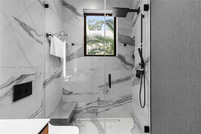 Building Photo - 12911 Oleander Rd