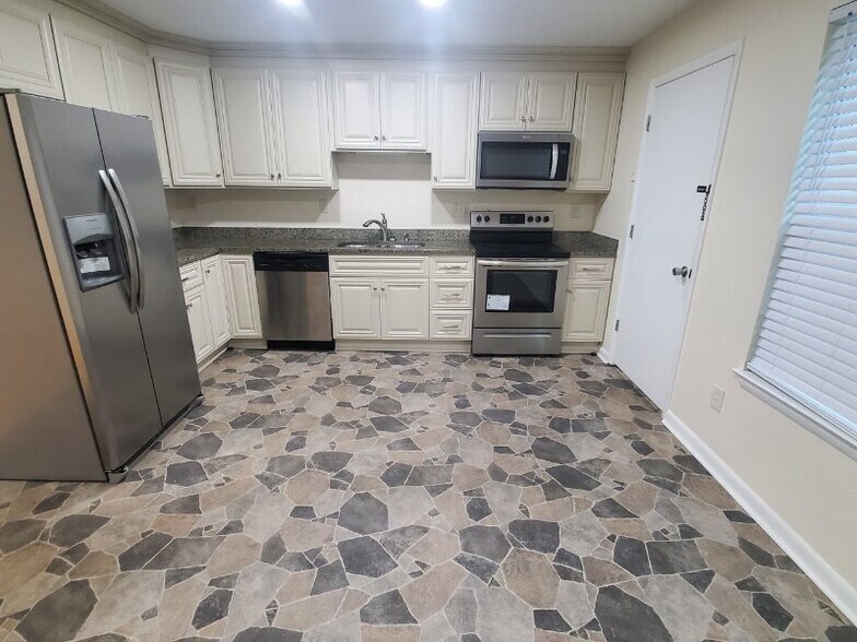 Building Photo - 233 Beechwood Ave