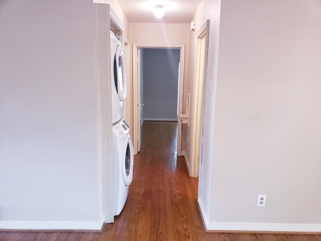 Building Photo - 2-Bedroom Duplex in Lakewood!