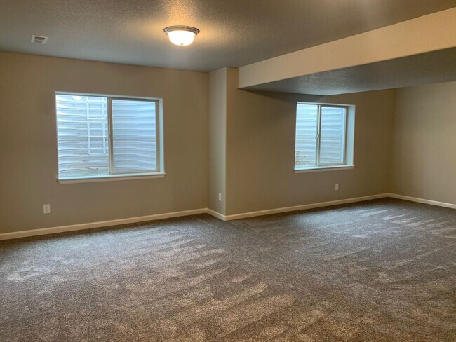 Building Photo - Main-Floor Living Meets Modern Comfort in Enclaves at Mountain Vista