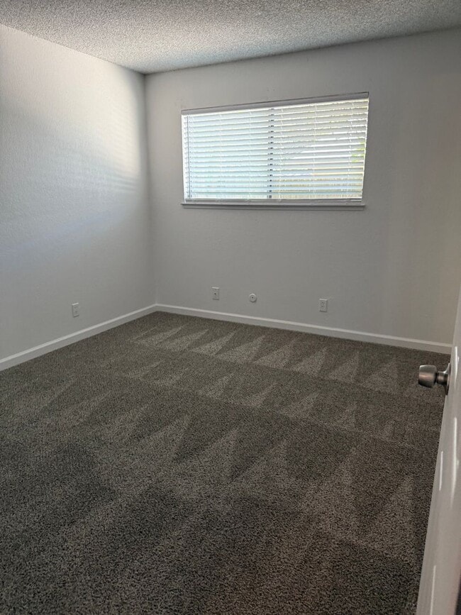 Building Photo - 3356 Meadow Way