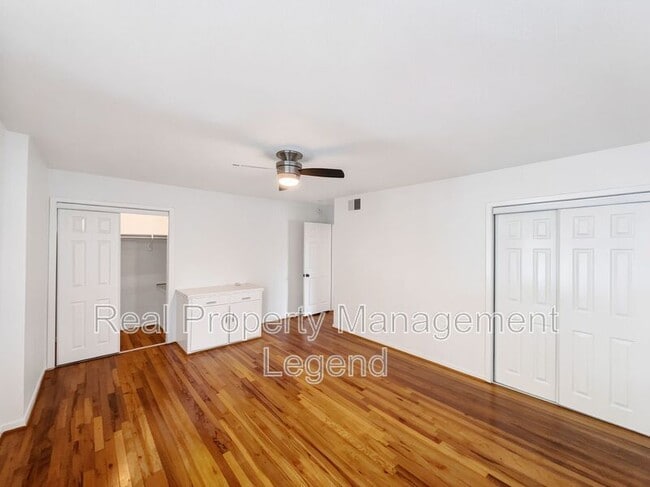 Building Photo - 4944 N Hall St