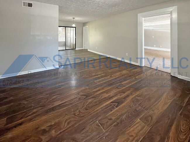 Building Photo - 106 Springwood Valley Rd