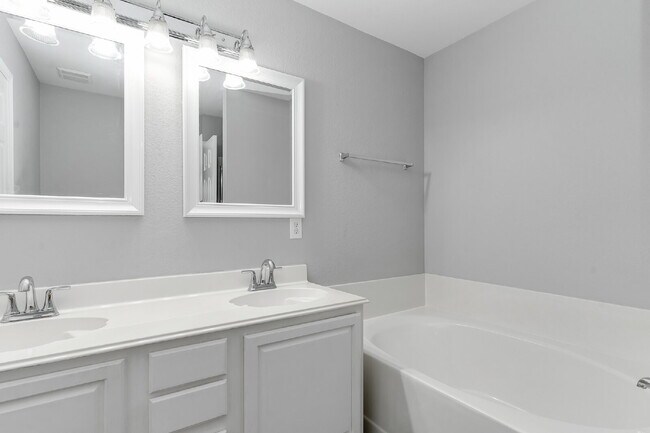 Building Photo - Welcome home to this beautifully maintained 4-bedroom, 2-bath, single-story home in the desirable...