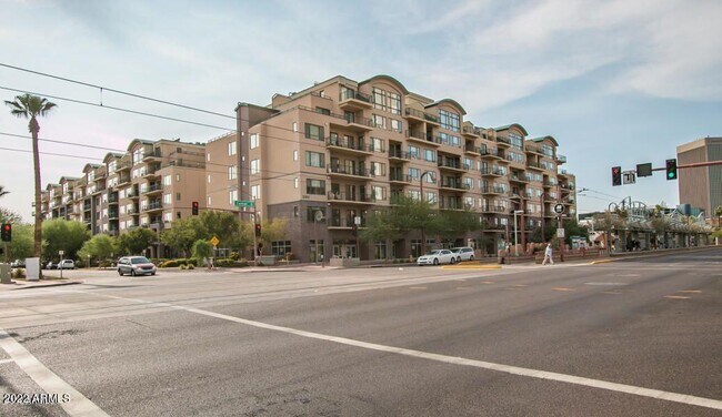 Building Photo - 17 W Vernon Ave