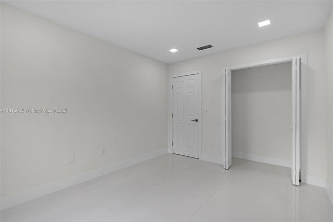 Building Photo - 803 NW 133rd Ct