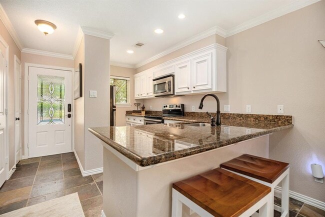 Building Photo - 2330 Lakewood Yacht Club Dr
