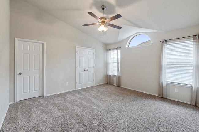 Building Photo - 1328 Blue Leaf Dr