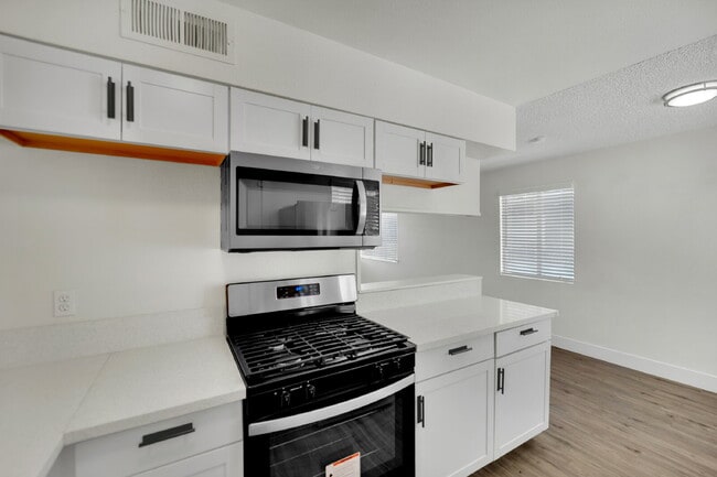 Building Photo - 1304 Rexford Pl