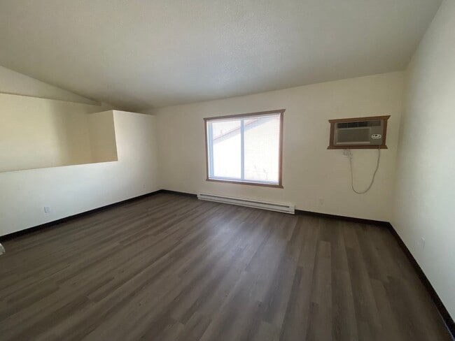 Building Photo - Spacious 3 bed, 1 bath West Fargo!