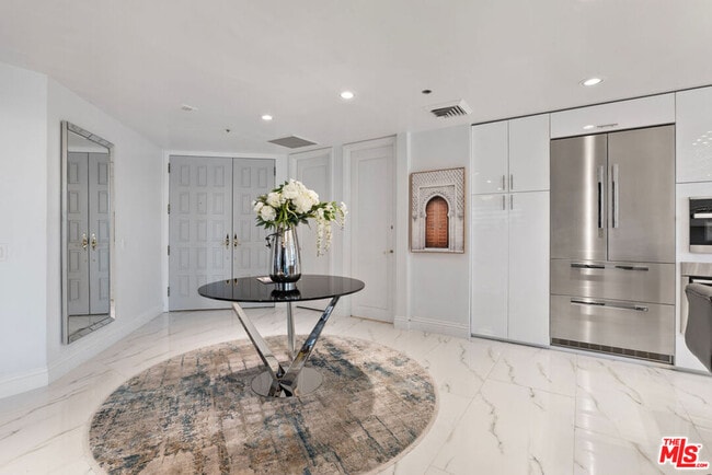 Building Photo - 10550 Wilshire Blvd