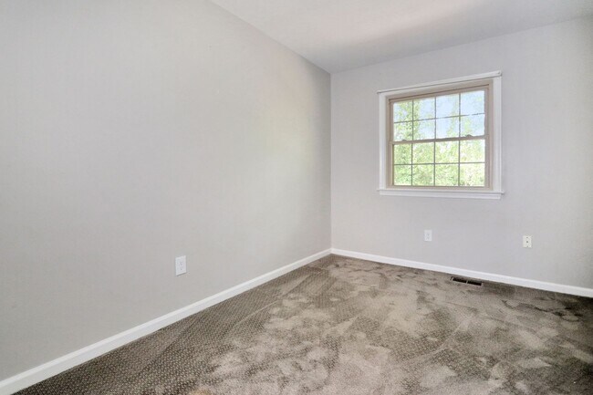 Building Photo - 2 Charles Parish Dr