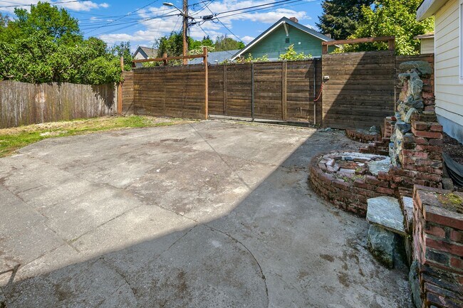 Building Photo - 5646 Ravenna LLC