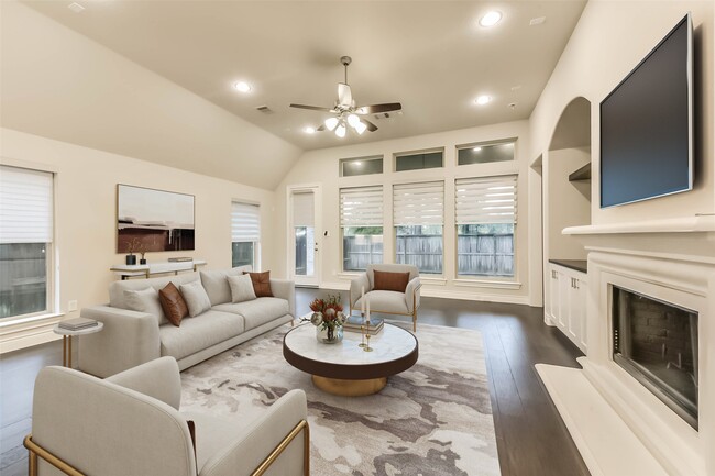 Primary Photo - 21825 Enchanted Rock Dr N