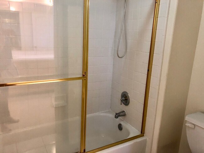 Building Photo - $2,595 Bullard & Polk, 4 Bedroom Home - W. Roberts Ave, Fresno