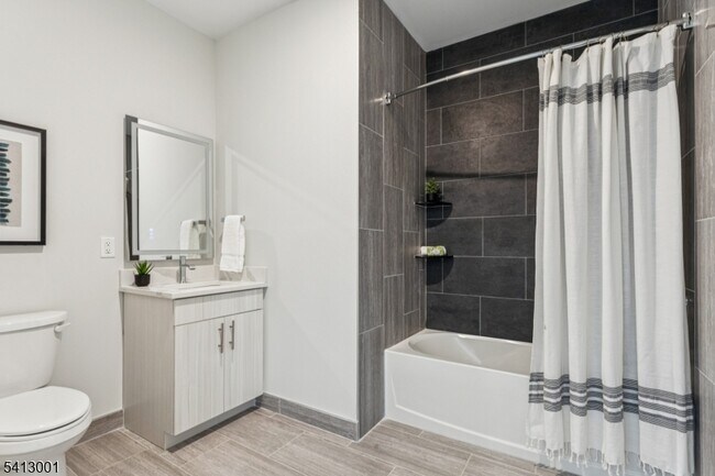 Building Photo - 140 W Webster Ave