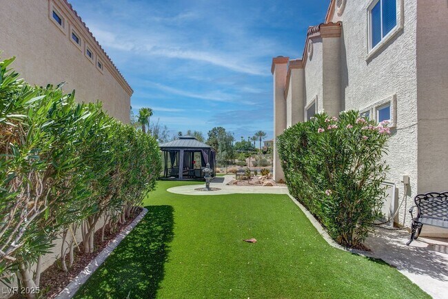 Building Photo - 8953 Diamond Falls Dr