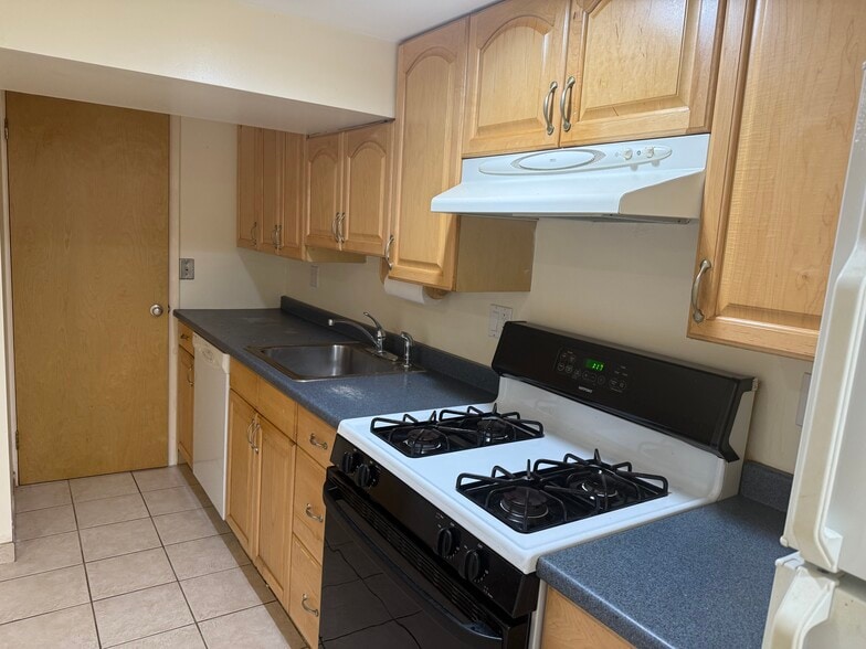 Primary Photo - 284 Semton Blvd