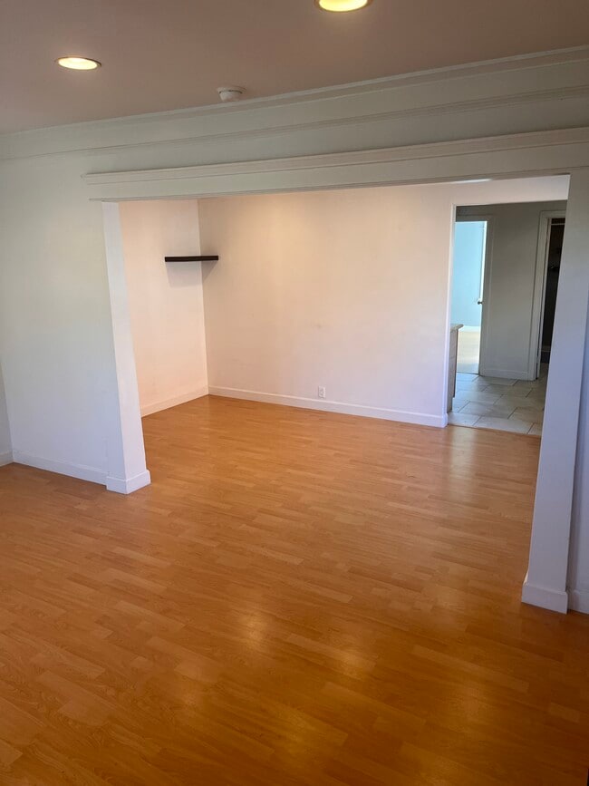 Building Photo - 1345 N Pacific Ave