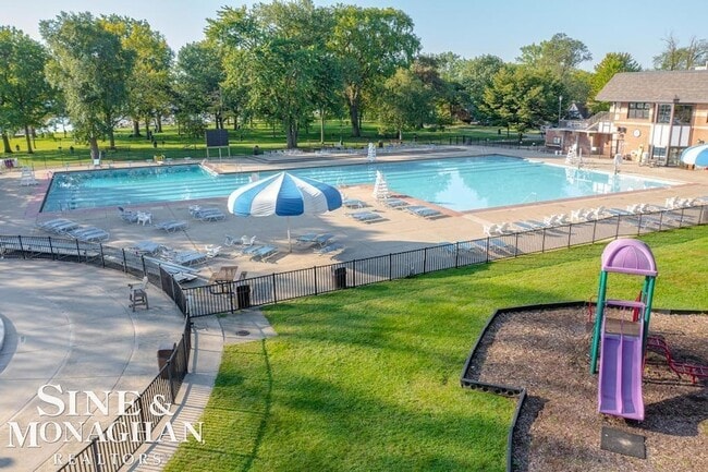 Building Photo - 744 Trombley Rd