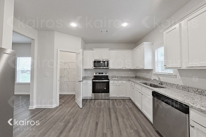 Building Photo - 3428 Bridgewood Dr
