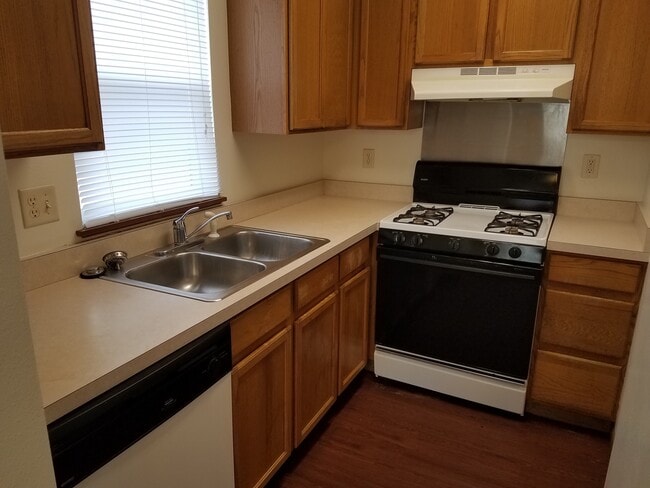 Building Photo - 223-C