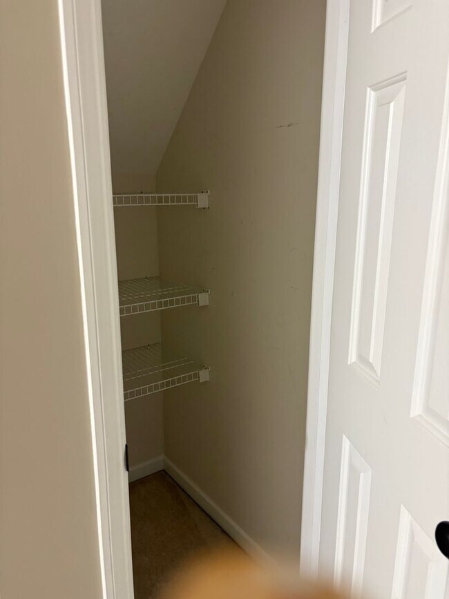 Building Photo - Knoxville 37923 - 3 bedroom, 2.5 bath home...
