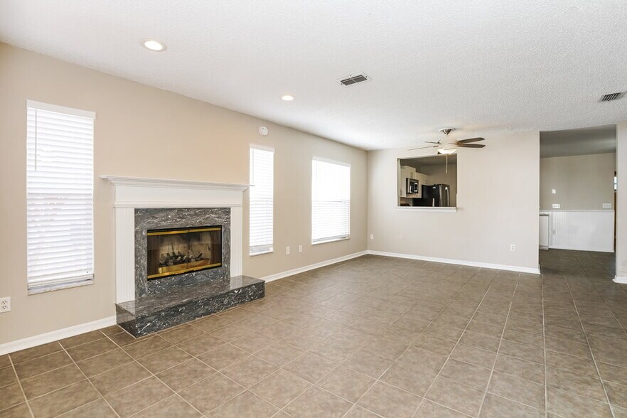 Building Photo - 9336 Sonoma Dr