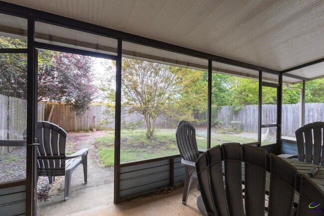 Building Photo - 135 Sussex Dr