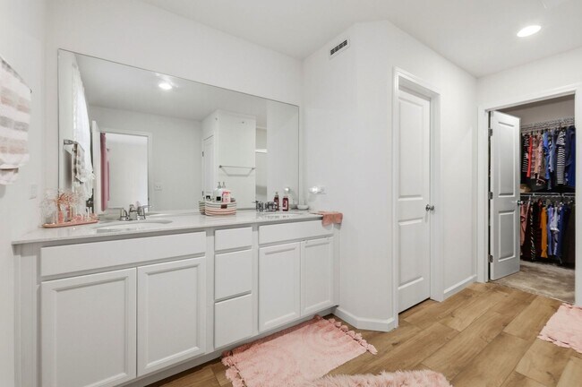 Building Photo - 5920 Hawkweed Dr